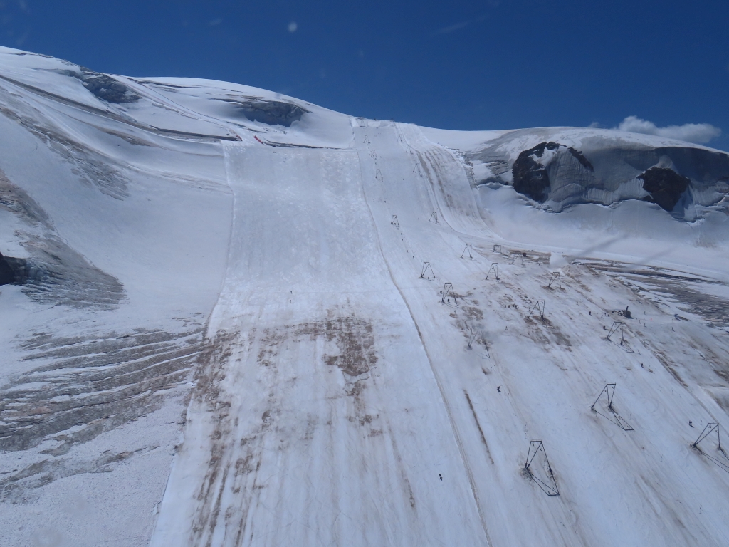 Blick aus der 3S-Bahn vom Klein Matterhorn zur Testa Grigia auf das Plateau Rosa. Vielleicht hätte ich doch meine Skiausrüstung mitnehmen sollen.
