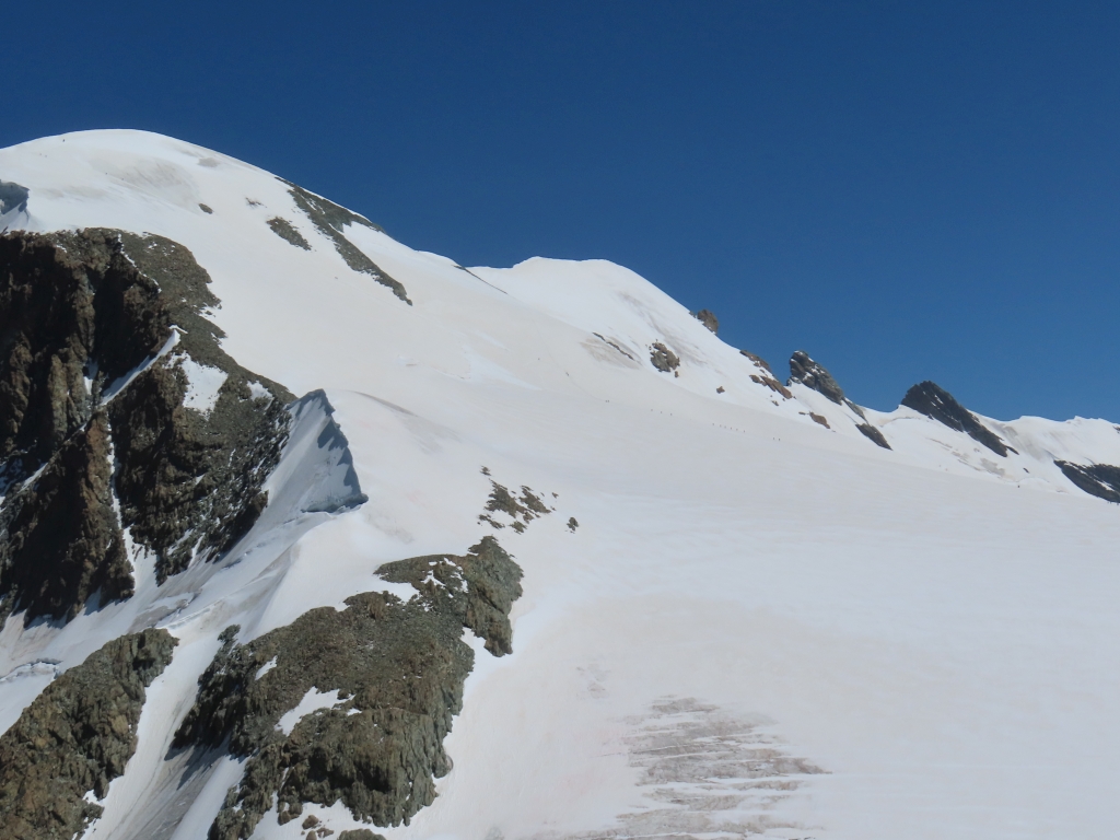 Zahlreiche Seilschaften liefen Richtung Breithorn