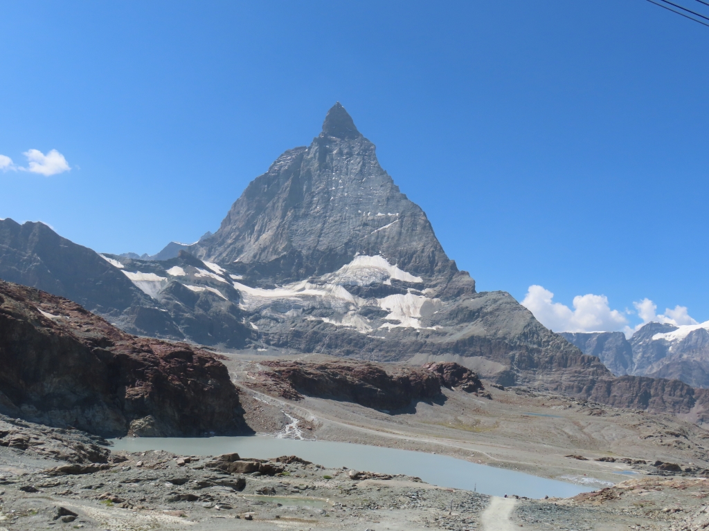 Inzwischen bin ich bei meiner Wanderung vom Trockenen Steg zur Gandegghütte. Im Bild die Ostwand des Matterhorns