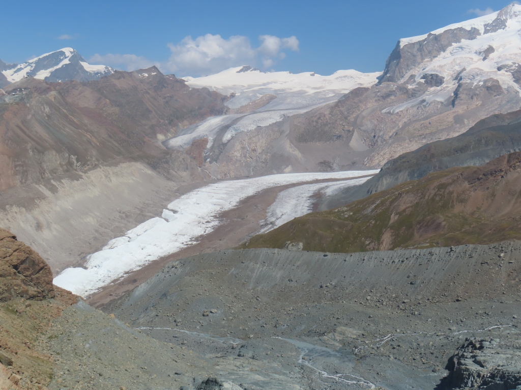 Gornergletscher und Grenzgletscher. Bis 2018 flossen beide Gletscher noch zusammen.