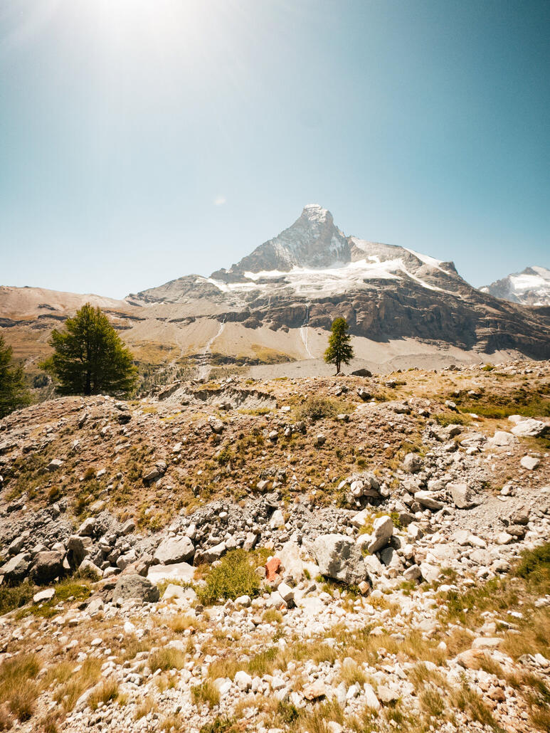 Over dem Wasserfall machen wir eine Rast mit schöner Aussicht aufs Horu