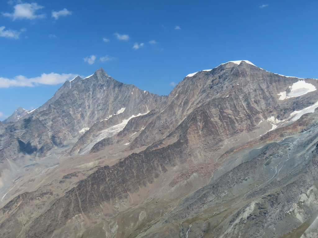 Vom Abstiegsweg sieht man Dom und Täschhorn besser als vom Gipfel
