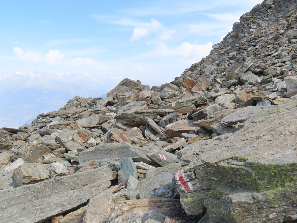 Weg durchs Blockgelände (Blick zurück)