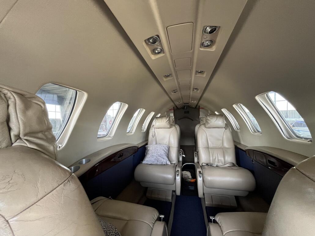 Nein, ich sitze nicht hinten