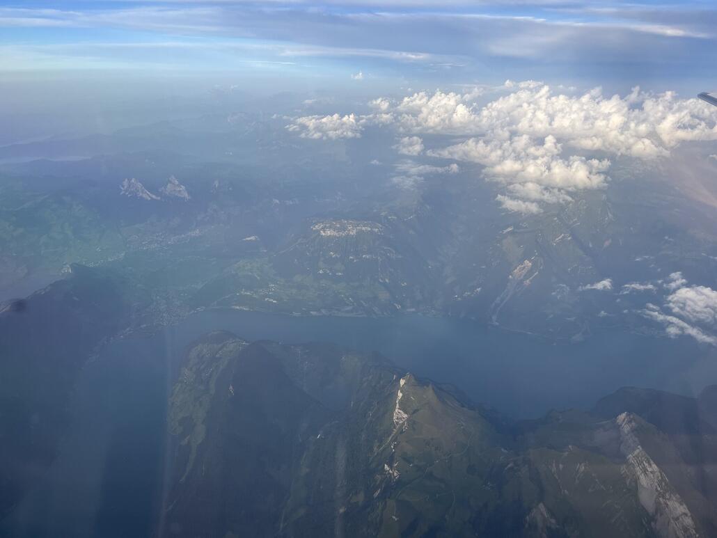 Direkt über meinem Haus. Blöd habe ich den Fallschirm vergessen
