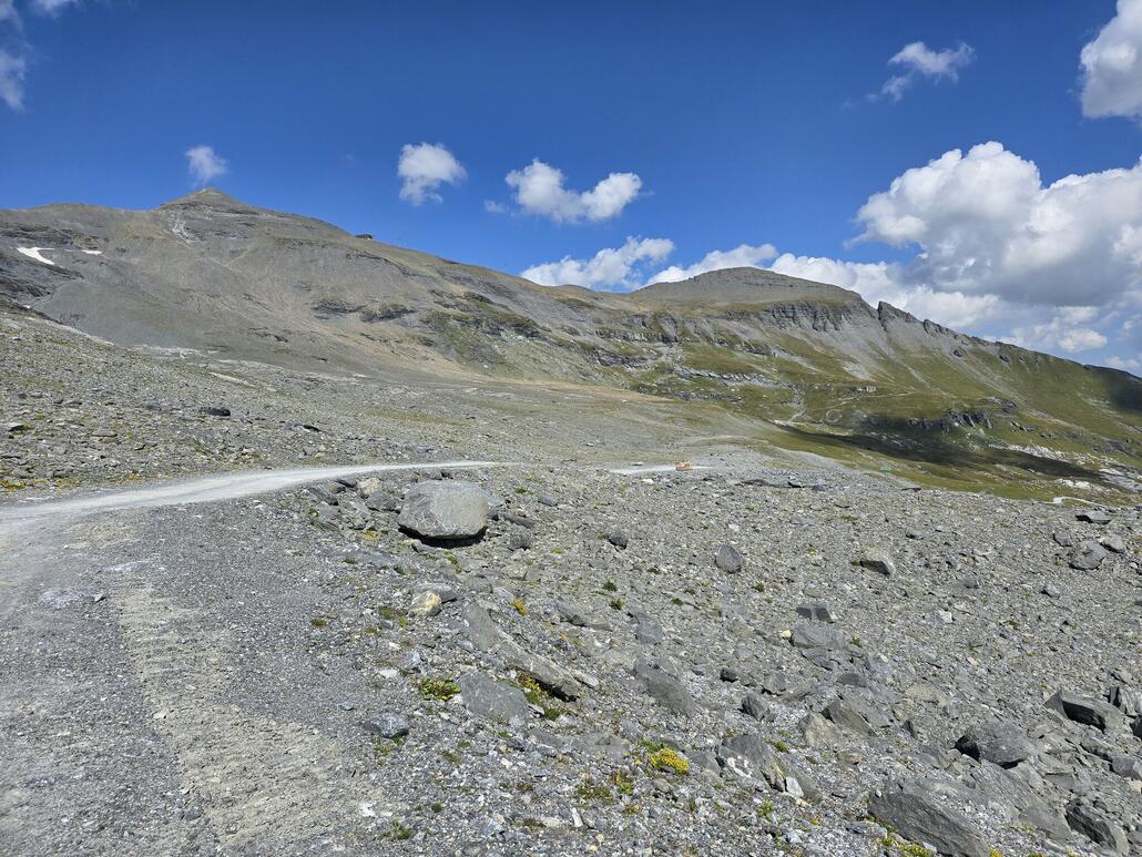Auf dem Weg zur Nagens. Blick hoch zur Bergstation La Siala und zum Steilhang der Piste 26.