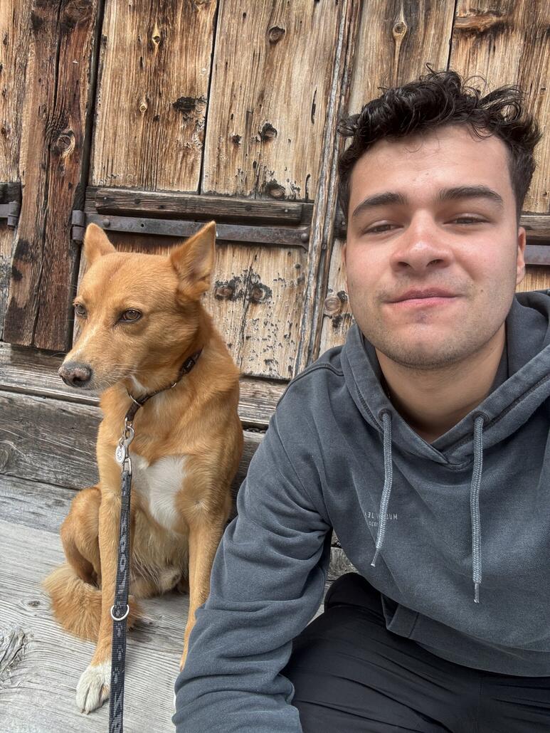 Skype hat mittlerweile die Angewohnheit, dass wenn ich mich auf ein Bänkli setze, er auch grad drauf sitzt. Süss nicht?