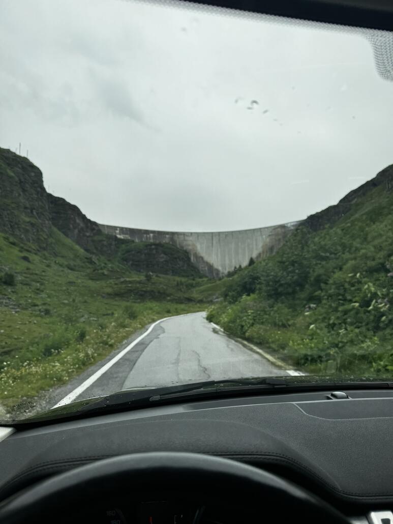 Strasse zum Moiry Stausee (Bild: 2024)