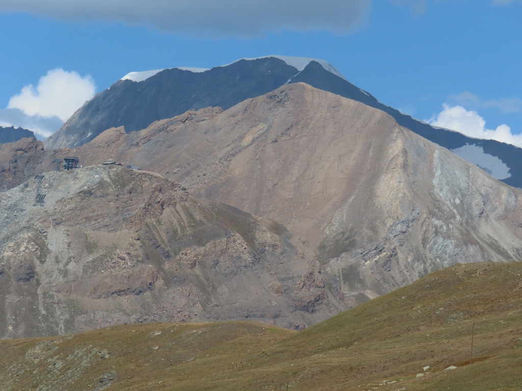 Alphubel, davor das Oberrothorn, auf dem ich einige Tage davor war. Der Weg führte von rechts auf dem Gipfel
