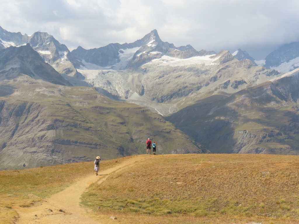 Zinalrothorn über dem Wanderweg