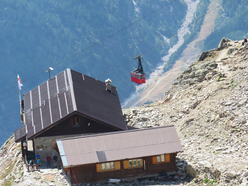 Die Pendelbahn von Macugnana endet weniger als 100 Höhenmeter unter dem Pass.