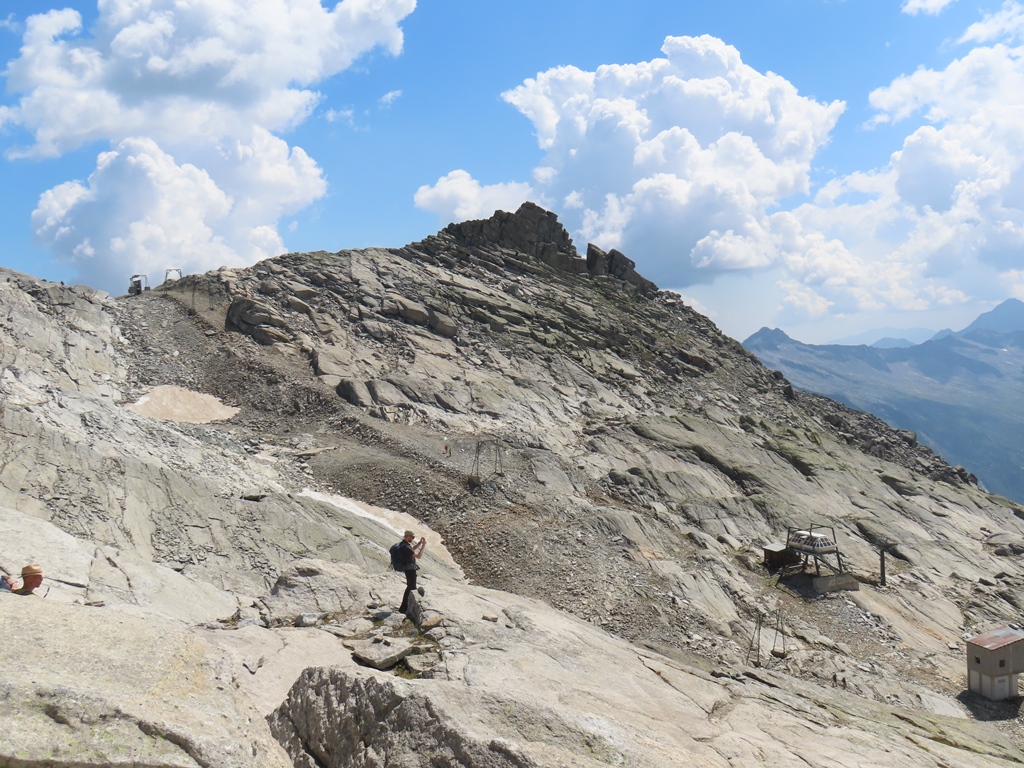 Skilifte auf der italienischen Seite unterhalb des Monte-Moro-Pass