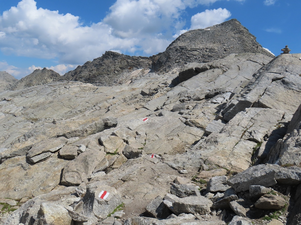 Abstiegsgelände knapp unterhalb des Passes