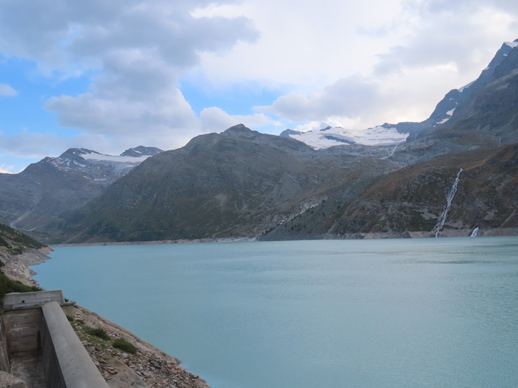 Knapp rechts der Bildmitte das Schwarzberghorn und der Schwarzberggletscher