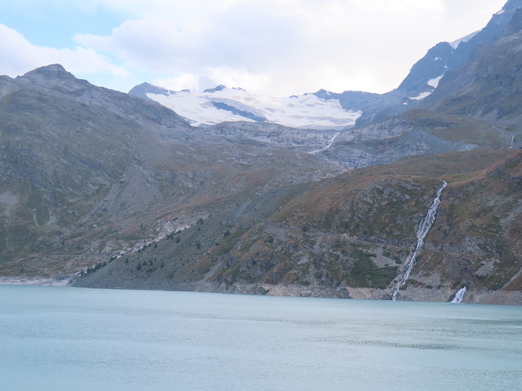 Knapp rechts der Bildmitte das Schwarzberghorn und der Schwarzberggletscher
