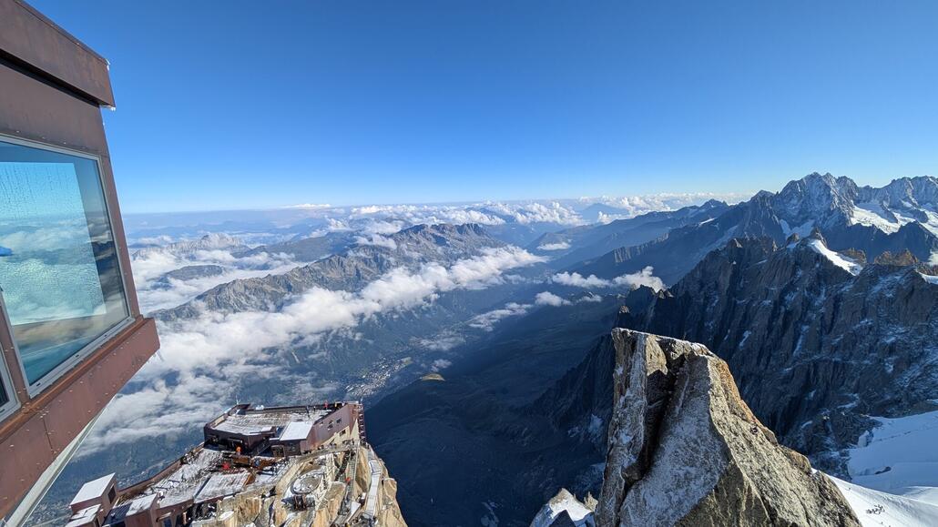 Das Tal in Chamonix liegt stattliche 2800 Höhenmeter tiefer! Wo gibts das noch? Zugspitze sind es nur 2000 Höhenmeter.