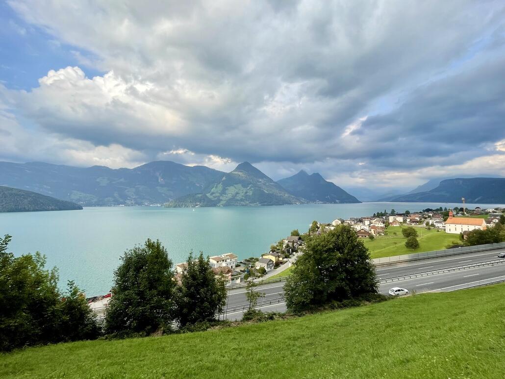 Bei der Kapelle Ridli abzweigen und unter der Autobahn A2 hindurch.