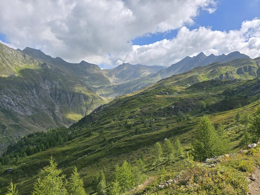 Val Canaria, die Capanna Cadlimo befindet sich am Ende dieses Tales.