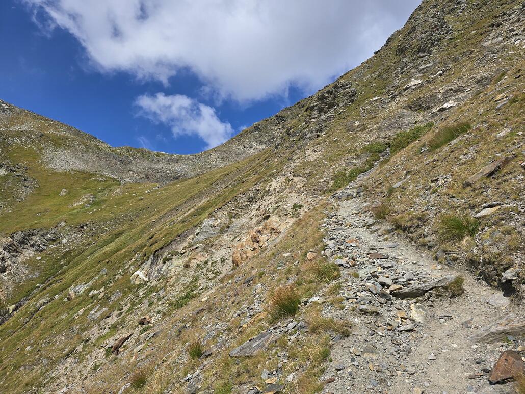 Der Aufstieg zum Pass ist dann (wie erwartet) sehr steil.
