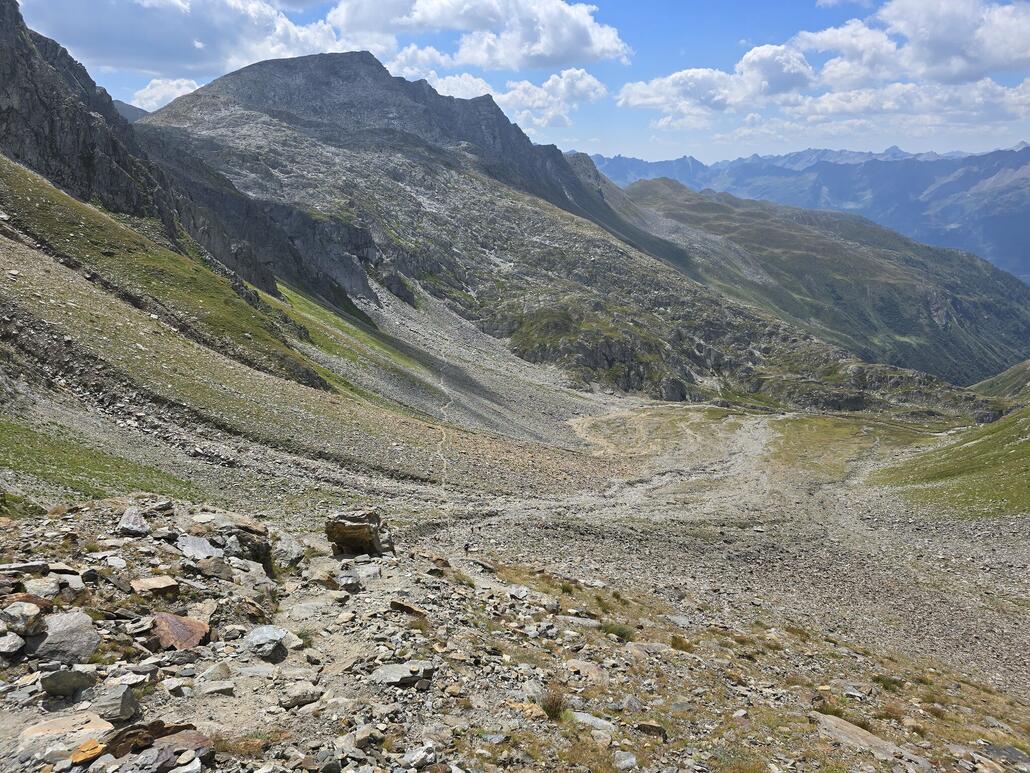 Ein letzter Blick zurück, bevor es über den Pass geht.