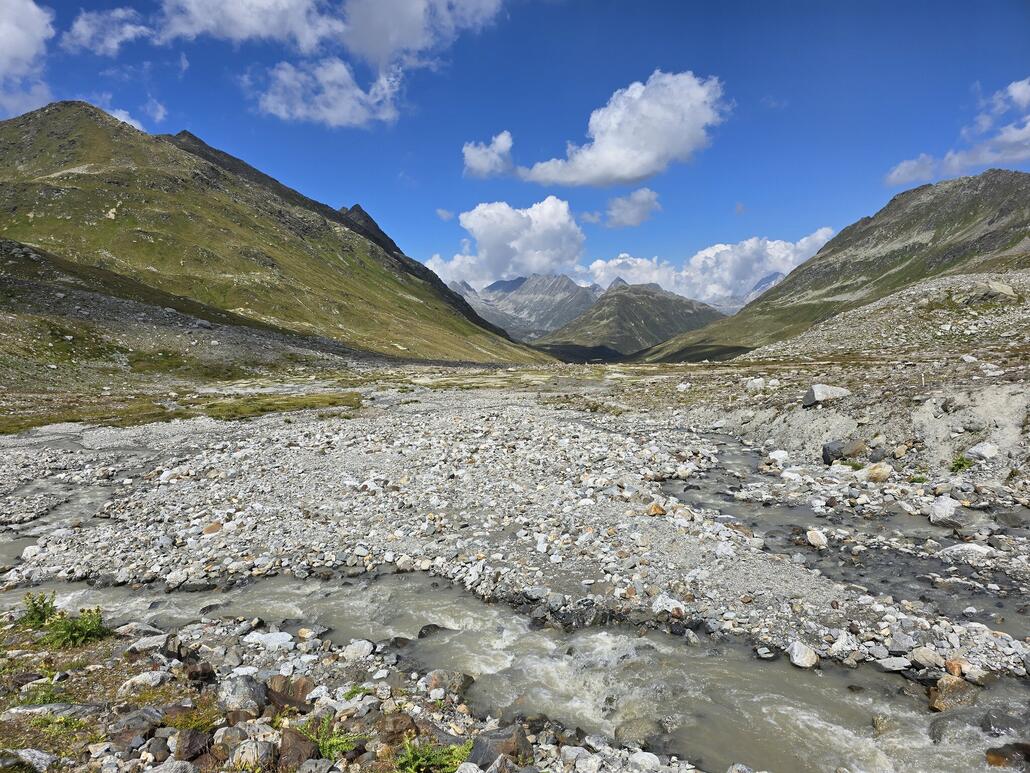 Weiter unten gibt es dann keine Seen mehr, dafür weitläufige Schwemmebenen, welche durchaus auch ihren Reiz haben.