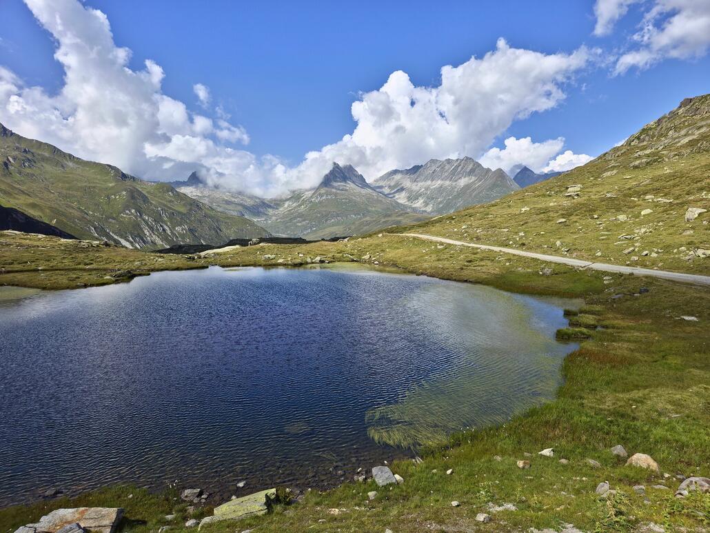 Namenloser See etwas unterhalb der Maighels-Hütte