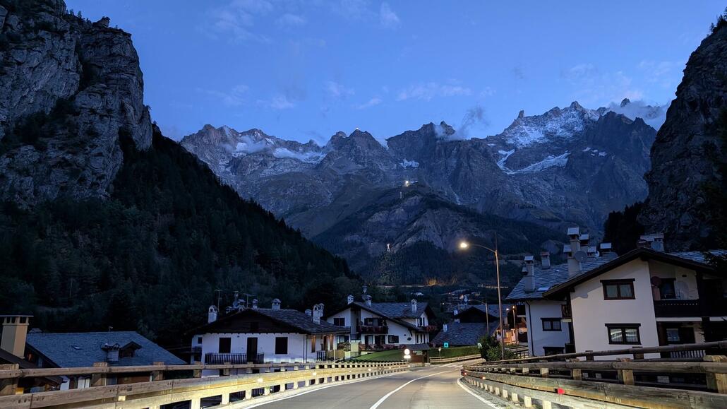 Morgen um 6:00 Uhr in Courmayeur, es soll weiter zur Mont Blanc Seilbahn gehen!