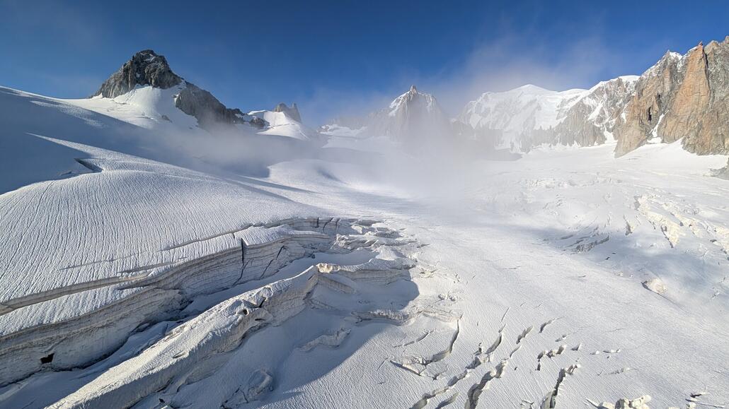 Mein voller Bericht vom Mont Blanc hier: https://alpinfans.com/viewtopic.php?p=42703#p42703