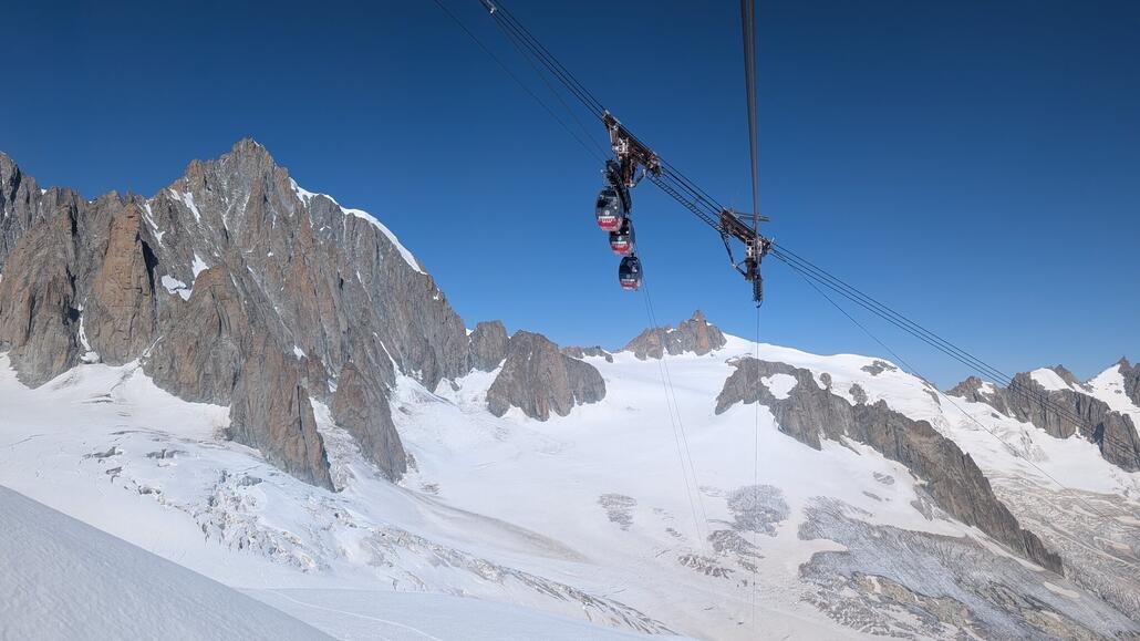 Alleine die fliegende Stütze schon ein Highlight für jeden Seilbahn Fan!