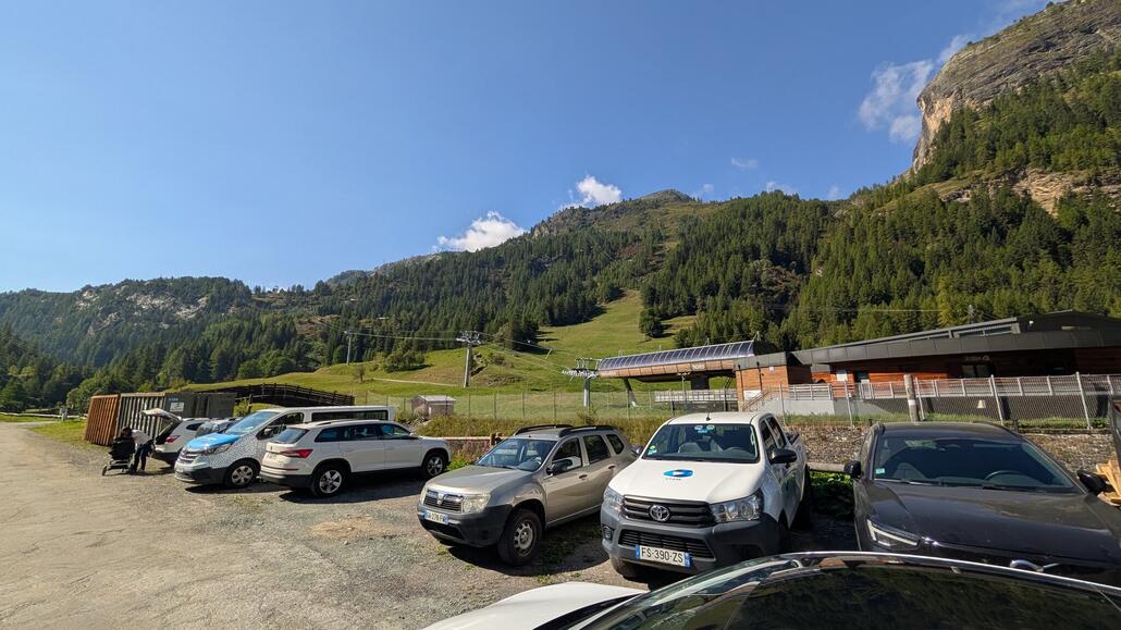 Inzwischen in Tignes, auch dort war ich letzen Winter: https://alpinfans.com/viewtopic.php?p=32150#p32150