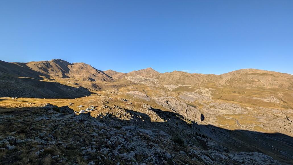 Tolle hohe Landschaft, und auch hier viele Camper