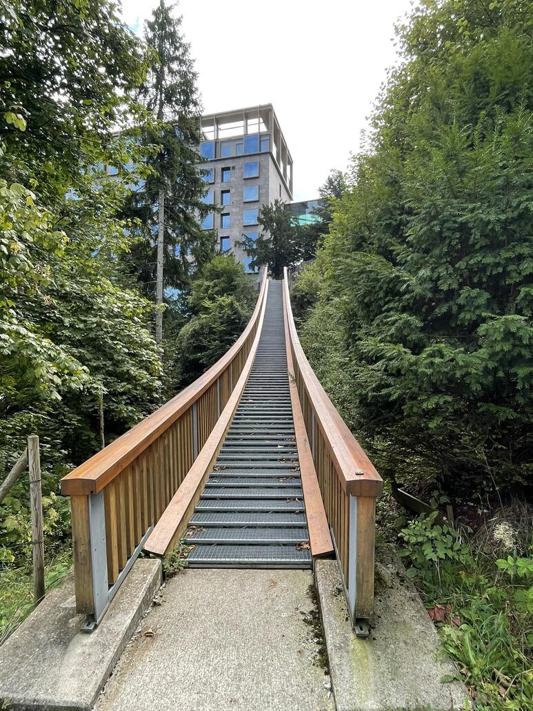 Hängetreppe als Eingangstor zu dem Bürgenstock Resort.