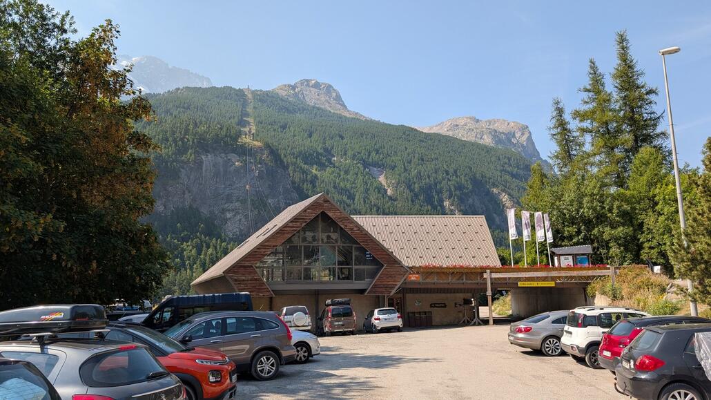 Seilbahn La Grave, die Berg und Talfahrt kostet unglaublich wenige 35 EUR, für dass es hier zu einem super schönen Gletscher geht!