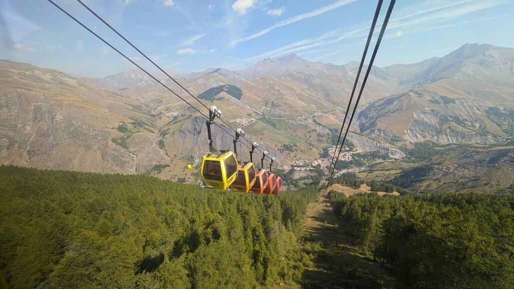 Bunte Gondeln, auch auch recht neue Gondeln