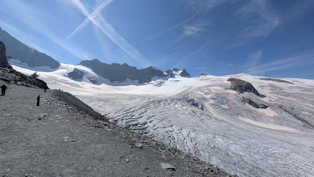 Gletscher mit Gletscher Schlepplift der nur im Winter im Betrieb ist