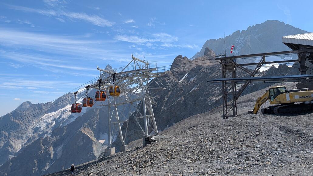 Bergstation und (fast) Viertausender La Meije