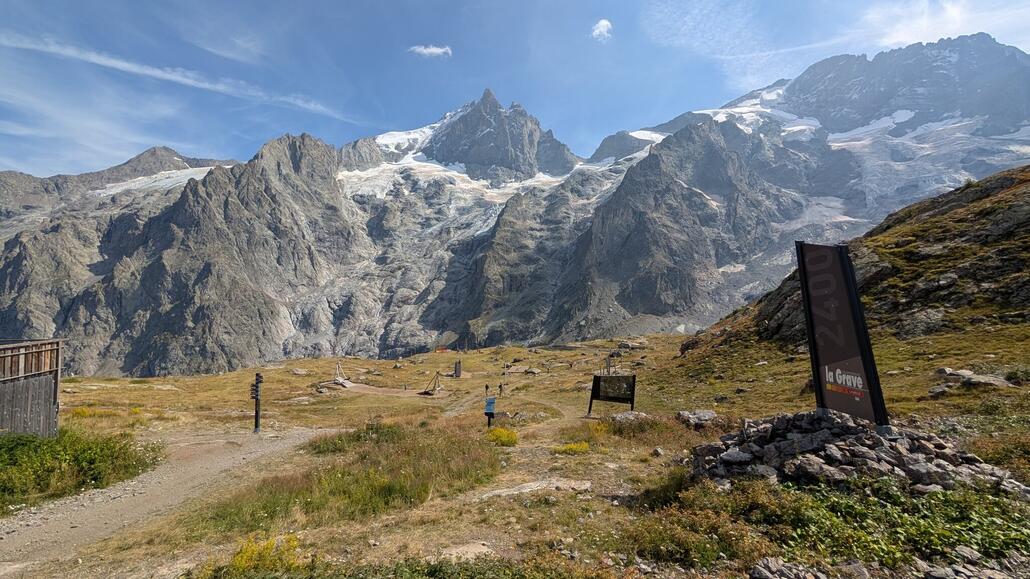 Toller grüner Park mit Blick zur La Meije