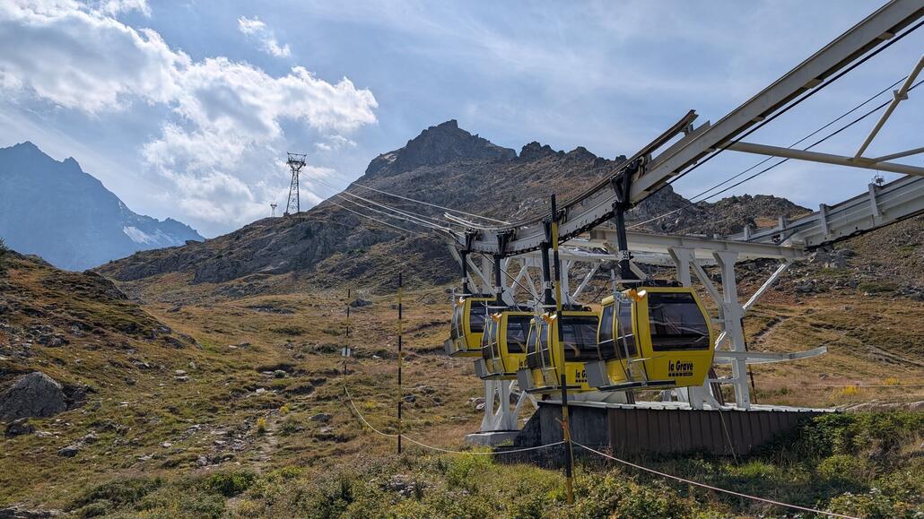 Die zweite Sektion von der Mittelstation auf 2400 Metern aus