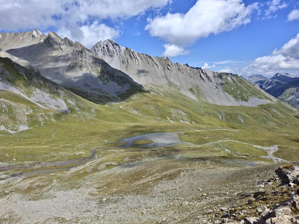 Traumhafte Landschaft aus der Aroser Seite rund um die Alp Ramoz
