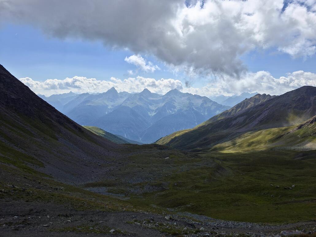 Blick zurück in Richtung Alp de la Creusch. Auf der Alp war das Panorama in diese Richtung aber natürlich deutlich spektakulärer.