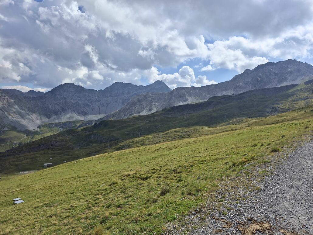 Unterwegs in Richtung Hörnli. Müsste wohl ca. auf Höhe der Bergstation der Plattenhorn-Bahn sein. Die Berge in Arosa erinnern mich ein wenig an die Dolomiten. Das ist mir im Winter noch gar nie aufgefallen.