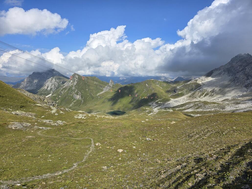 Bereits wenig unterhalb des Urdenfürgglis. Von hier ist auch der malerische Urdensee zu sehen. Beim Vergleich mit dem obigen Bild kann man sich denke ich gut vorstellen, das sich die Schiebepassage hier doch etwas in die Länge zieht.
