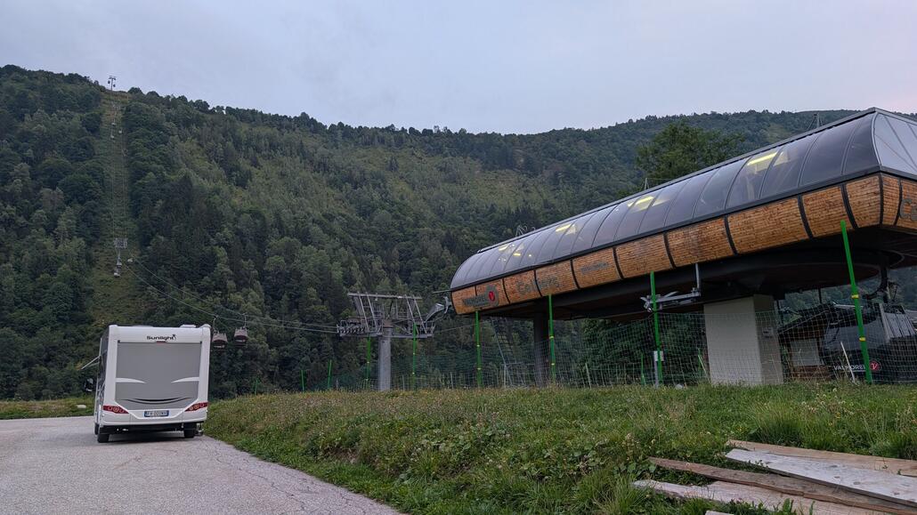 Auf der anderen Seite in Celliers, dort bin ich ins Skigebiet eingestiegen