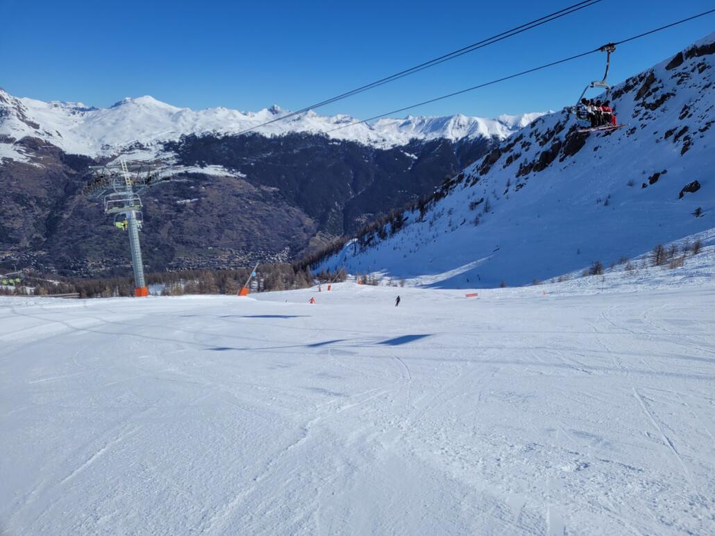 Es grüsst schön kompakter Schnee zum schnellen Genuss. Nichts vereist am Prorel.