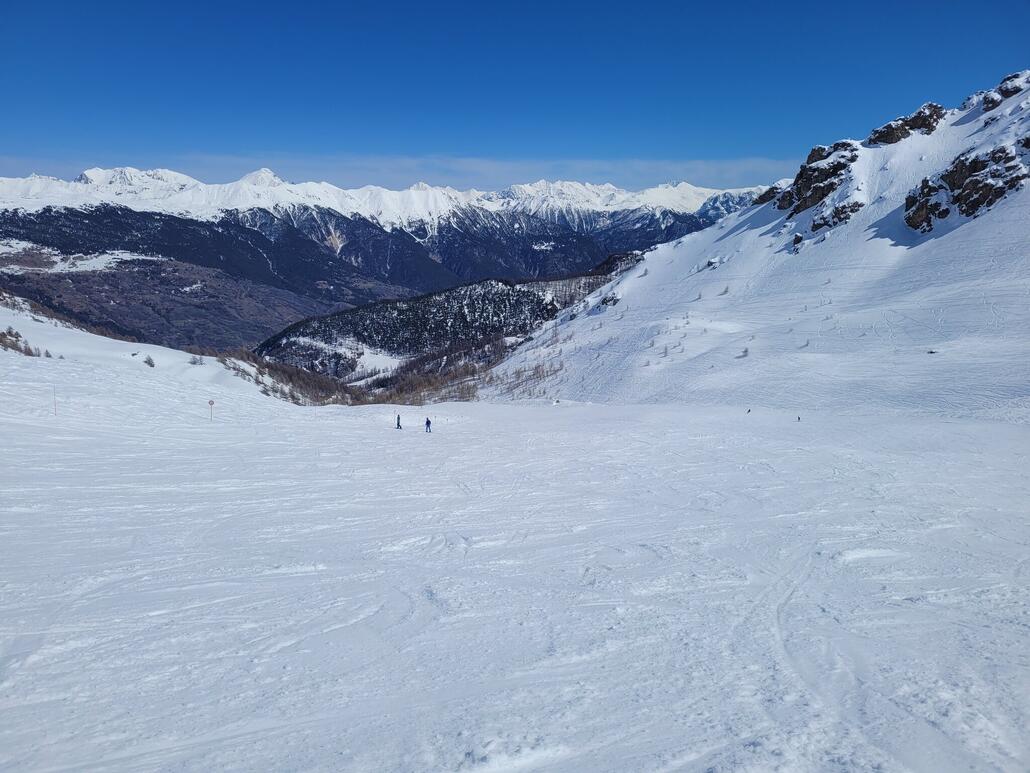 Es ging zurück über die Cucumelle. Hier ein Bild aus dem breiten oberen Bereich. Fast schon Gletscherpiste oder?