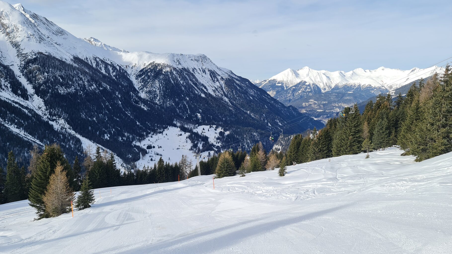 Die Talabfahrt ist in weiten Teilen recht kurios. Breitere Abschnitte wechseln sich mit Forstwegen ab. Nichts für jedermann, aber ich mag das so.