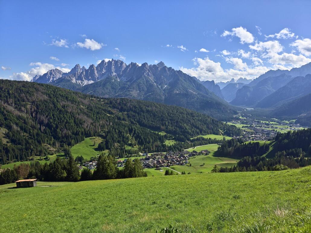 Sextner Dolomiten, im Tal unten Toblach und Wahlen.