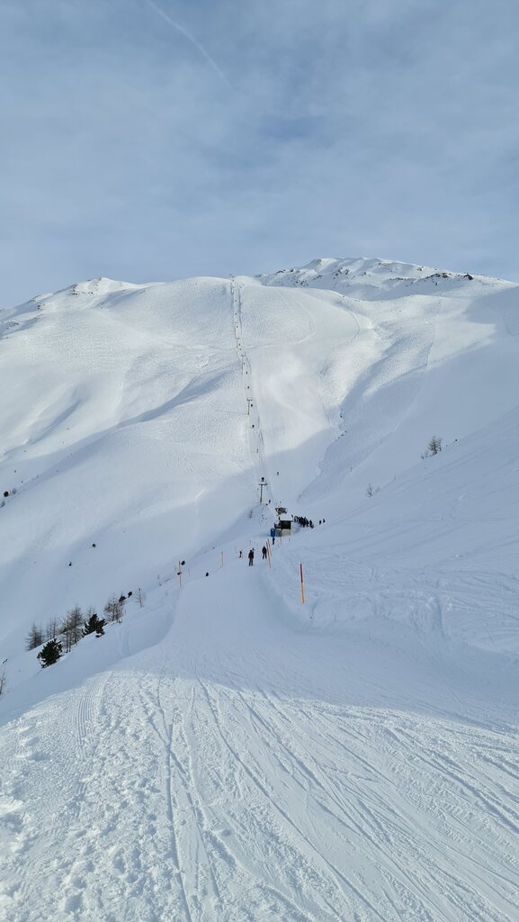 Über eine kurze Abfahrt gelangt man zur dritten Sektion, dem Schlepplift Darlux. Ein Relikt aus den Anfängen dieses Skigebiets im Jahr 1973.
