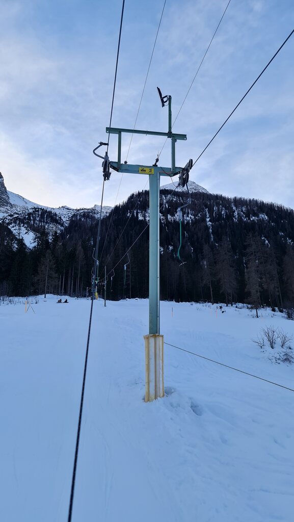 Schlepplift Tect, ein kurzer Tellerlift von Städeli. War in den 80ern eine "Neuerschliessung" und bietet auch Nachtski an.