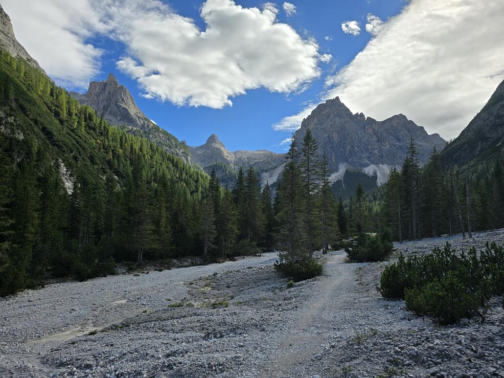 Bereits etwas weiter hinten im Tal. Die Landschaft ist einfach genial.